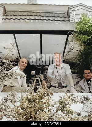 Kurt Hoffmann, deutscher régisseur (liens), Deutschland um 1967. Le réalisateur allemand Kurt Hoffmann (à gauche), de l'Allemagne ca. 1967. Banque D'Images