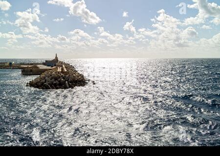 Gozo Ferry et Breakwater, Malte Banque D'Images
