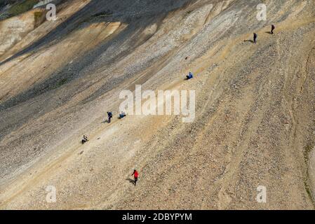 Landmannalaugar, Islande - 30 juillet 2017 : montagnes volcaniques de Landmannalaugar dans la réserve naturelle de Fjallabak. L'Islande Banque D'Images