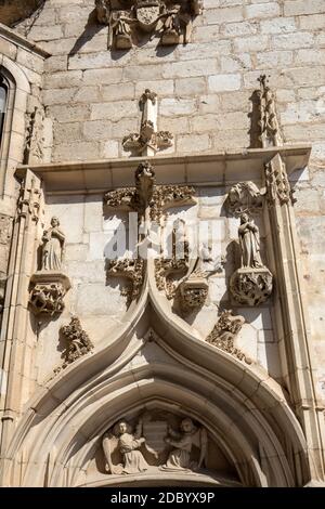 Basilique de St-Sauveur à la ville de pèlerinage de Rocamadour, cité épiscopale et sanctuaire de la Bienheureuse Vierge Marie, Lot, Midi-Pyrénées, France Banque D'Images