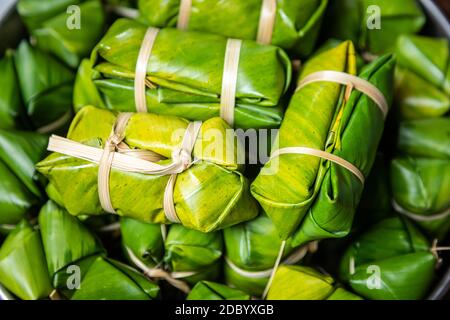 Thaï rempli de lait de coco et de banane, dessert thaïlandais, banane cultivée. Banque D'Images