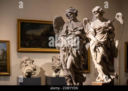 Cité du Vatican, Rome - 07 mars 2018 : modèles préparatoires des anges de Bernini dans la galerie Pinacoteca dans les musées du Vatican Banque D'Images