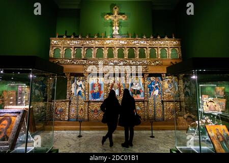 Cité du Vatican, Rome - 07 mars 2018 : Iconostas de Kefalonia dans la salle des icônes de la galerie Pinacoteca du musée du Vatican Banque D'Images