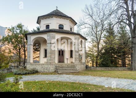 Le Mont Calvaire sacré de Domodossola est un sanctuaire catholique romain sur la colline de Mattarella, Piémont, Italie Banque D'Images