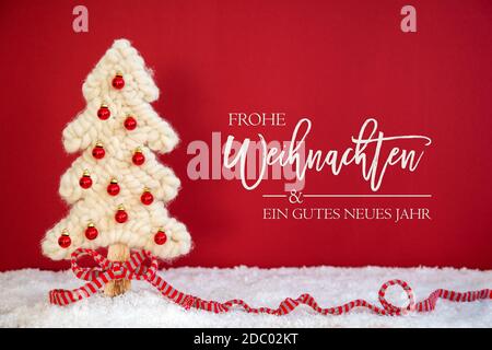 Allemand Calligraphie Frohe Weihnachten und Ein Gutes Neues Jahr signifie Joyeux Noël et UN Bonne Année. Arbre de Noël en tissu blanc avec neige et RE Banque D'Images