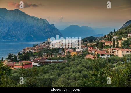 Vue imprenable sur Castello Scaligero, château Scaliger, Malcesine, lac de Garde, Vénétie, Italie, Europe Banque D'Images