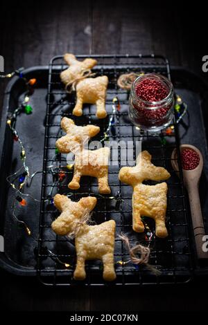 Biscuit de Noël.délicieux dessert sucré.nourriture et boisson saines.Table en bois. Banque D'Images