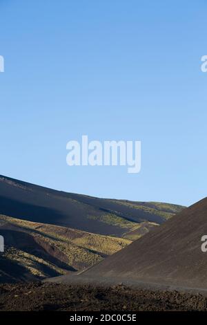 Sicile, Italie. Collines verdoyantes près de l'Etna. Banque D'Images