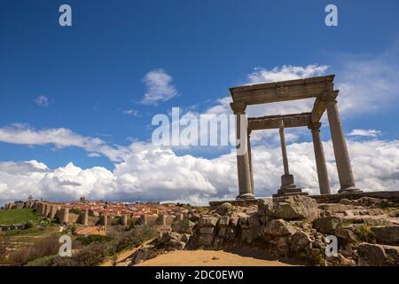 Ávila de los Caballeros. Les quatre postes, Los cuatro postes. Christian monument à la ville de León, Castille et Leon, Espagne Banque D'Images