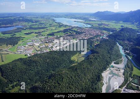 Vue aérienne des villages, des lacs et des montagnes près de Füssen dans l'AllgÃ¤U. Banque D'Images