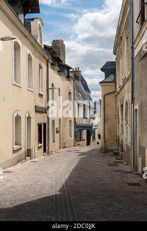 Vue sur la rue de la ville de sable sur Sarthe, France Banque D'Images