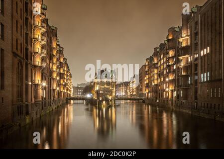 Palais de l'eau Wasserschloss warehouse district Speicherstadt HafenCity Hamburg Allemagne Banque D'Images