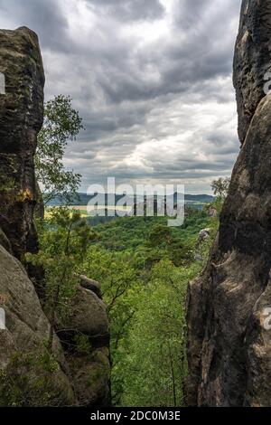 Vue panoramique du paysage en Suisse saxonne sur le sentier de schrammstein panorama, Allemagne Banque D'Images