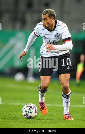 Brunswick, Allemagne. 17 novembre 2020. Football, U-21 hommes: Qualification au Championnat d'Europe, Allemagne - pays de Galles, 1er tour, Groupe 9, 8e jour de match au stade Eintracht. Lukas Nmecha, l'Allemand, contrôle le ballon. Credit: Swen Pförtner/dpa/Alay Live News Banque D'Images