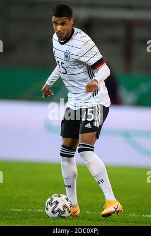 Brunswick, Allemagne. 17 novembre 2020. Football, U-21 hommes: Qualification au Championnat d'Europe, Allemagne - pays de Galles, 1er tour, Groupe 9, 8e jour de match au stade Eintracht. Ismail Jakobs en Allemagne contrôle le ballon. Credit: Swen Pförtner/dpa/Alay Live News Banque D'Images