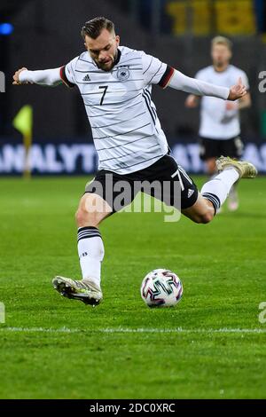 Brunswick, Allemagne. 17 novembre 2020. Football, U-21 hommes: Qualification au Championnat d'Europe, Allemagne - pays de Galles, 1er tour, Groupe 9, 8e jour de match au stade Eintracht. Manuel Wintzheimer, de l'Allemagne, tire le ballon. Credit: Swen Pförtner/dpa/Alay Live News Banque D'Images