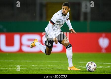 Brunswick, Allemagne. 17 novembre 2020. Football, U-21 hommes: Qualification au Championnat d'Europe, Allemagne - pays de Galles, 1er tour, Groupe 9, 8e jour de match au stade Eintracht. Ismail Jakobs en Allemagne contrôle le ballon. Credit: Swen Pförtner/dpa/Alay Live News Banque D'Images