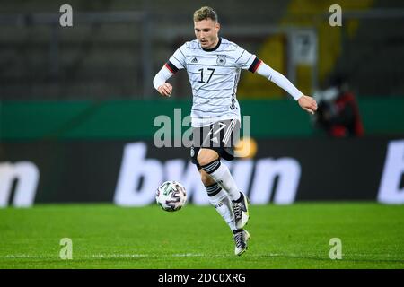 Brunswick, Allemagne. 17 novembre 2020. Football, U-21 hommes: Qualification au Championnat d'Europe, Allemagne - pays de Galles, 1er tour, Groupe 9, 8e jour de match au stade Eintracht. Le Robin Hack d'Allemagne contrôle le ballon. Credit: Swen Pförtner/dpa/Alay Live News Banque D'Images