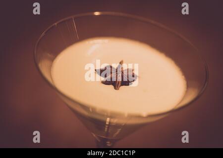 Gros plan sur un cocktail espresso martini. Banque D'Images