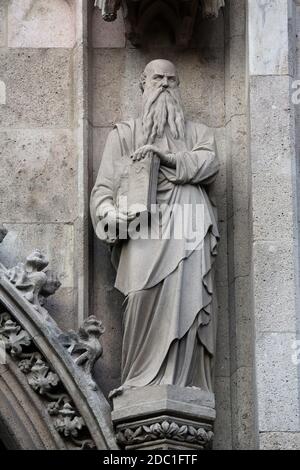 Statue de Saint, Votivkirche (église votive). C'est une église néo-gothique située sur le Ringstrabe à Vienne, Autriche, le 10 octobre 2014 Banque D'Images