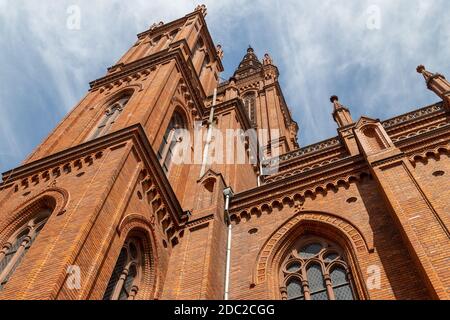 Vue à angle bas sur la Marktkirche à Wiesbaden, Allemagne Banque D'Images