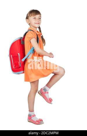 Bébé fille avec sac à dos va à l'école, isolé sur fond blanc Banque D'Images