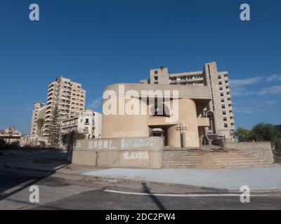 Du paradis des vacances à la ville fantôme, Varosha, la ville interdite chypriote. Photos prises en novembre 2020 Banque D'Images