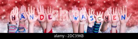 Les mains des enfants Bâtiment de la parole allemande colorée Haende Waschen signifie se laver les mains. Noël rouge neige fond d'hiver avec flocons de neige et étincelant Banque D'Images