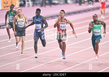 Relais 4x100 tour 1: Mouhamadou Fall (FRA), Abdul Sani Brown (JPN), Akani Simbine (RSA). Championnats du monde d'athlétisme de l'IAAF, Doha 2019 Banque D'Images