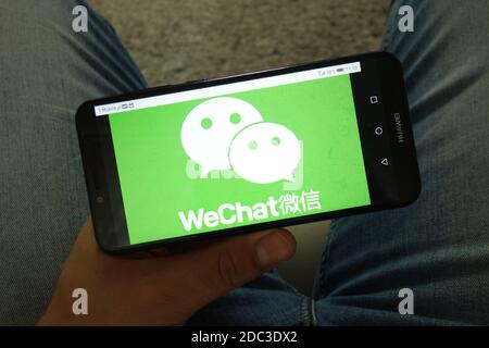 KONSKIE, POLOGNE - 29 juin 2019 : logo WeChat affiché sur le téléphone mobile Banque D'Images