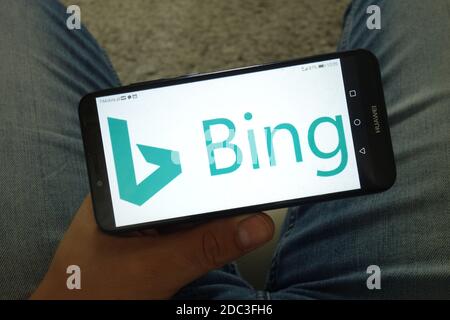 KONSKIE, POLOGNE - 29 juin 2019 : logo du moteur de recherche Bing affiché sur le téléphone mobile Banque D'Images