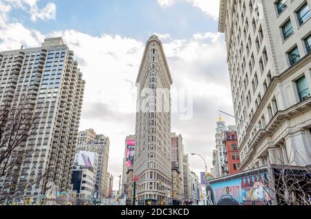 Bâtiment historique Flatiron, site d'intérêt triangulaire de 22 étages avec cadre en acier à Manhattan, New York, États-Unis Banque D'Images