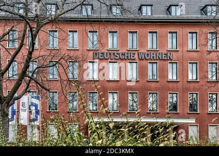 Firmensitz der Deutsche Wohnungsgesellschaft, Immobiliengesellschaft in der plaque de lac meckenburgischen Strasse , Berlin, Banque D'Images