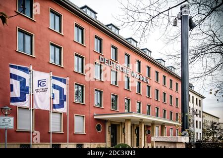 Firmensitz der Deutsche Wohnungsgesellschaft, Immobiliengesellschaft in der plaque de lac meckenburgischen Strasse , Berlin, Banque D'Images