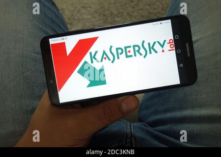 KONSKIE, POLOGNE - 29 juin 2019 : logo du fournisseur antivirus Kaspersky Lab affiché sur le téléphone mobile Banque D'Images