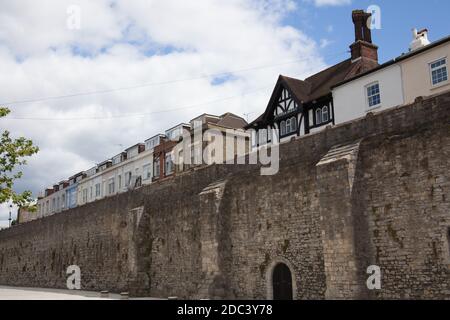 Maisons du mur historique de la ville à Southampton, Hampshire, Royaume-Uni, pris le 10 juillet 2020 Banque D'Images