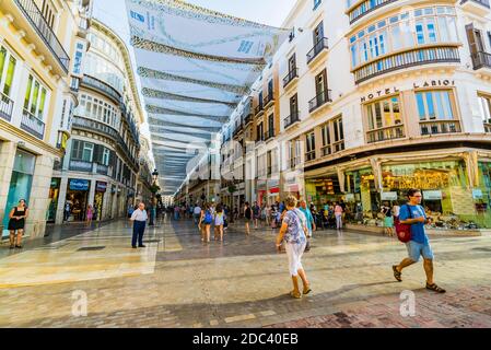 Calle marqués de Larios, rue piétonne principale, couverte de parasols. Málaga, Andalucía, Espagne, Europe Banque D'Images