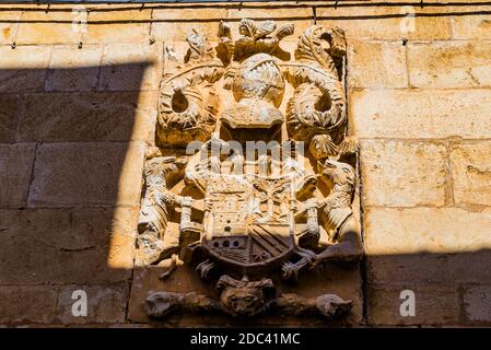 Armoiries sur la façade. Pesquera de Ebro, région de Páramos, commune de Valle de Sedano. Burgos, Castilla y León, Espagne, Europe Banque D'Images