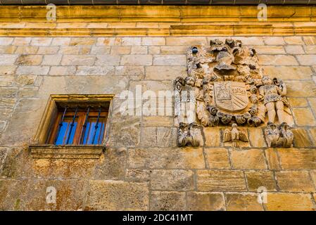 Armoiries sur la façade. Pesquera de Ebro, région de Páramos, commune de Valle de Sedano. Burgos, Castilla y León, Espagne, Europe Banque D'Images