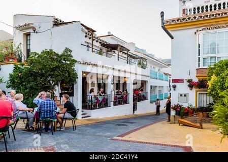 Rue étroite à Benalmádena Pueblo. Benalmádena, Málaga, Costa del sol, Andalousie, Espagne, Europe Banque D'Images