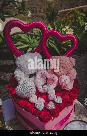 boîte en forme de coeur pour mariage sur une table en gros plan photo et détails Banque D'Images