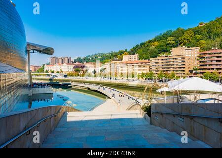 Détail de la façade. Le Musée Guggenheim Bilbao est un musée d'art moderne et contemporain conçu par l'architecte canadien-américain Frank Gehry, Bil Banque D'Images