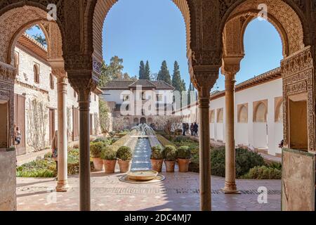 L'Alhambra est un palais et un complexe de forteresse situé à Grenade, Andalousie, Espagne Banque D'Images