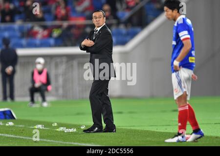 Urawa Red Diamonds entraîneur-chef Tsuyoshi Otsuki lors du match de football 2020 J.LEAGUE Division 1 entre Yokohama F. Marinos 6-2 Urawa Red Diamonds au Nissan Stadium à Kanagawa, Japon, le 14 novembre 2020. Credit: AFLO/Alay Live News Banque D'Images