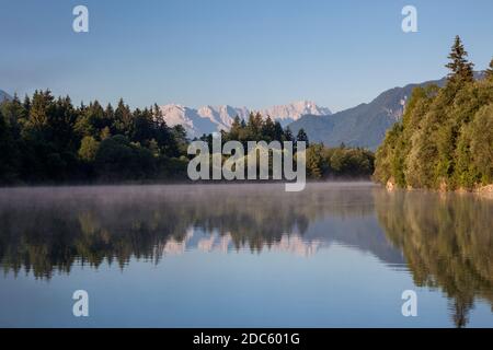 Géographie / Voyage, Allemagne, Bavière, Murnau à Staffelsee, lac dans les Murnauer Moos avec Zugspitze (, Additional-Rights-Clearance-Info-not-available Banque D'Images