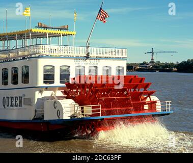 Stern Wheel sur la Creole Queen voyageant le long du fleuve Mississippi, la Nouvelle-Orléans, Louisiane, Etats-Unis. Banque D'Images