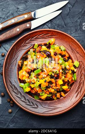 Savoureux sauté de légumes ou ragoût.tranches de légumes ragoût sur une assiette. Banque D'Images