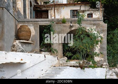 Vue sur le vieux bâtiment dans le centre ville d'Agios Nikolaos, Crète Banque D'Images