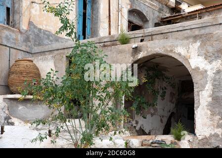 Vue sur le vieux bâtiment dans le centre ville d'Agios Nikolaos, Crète Banque D'Images