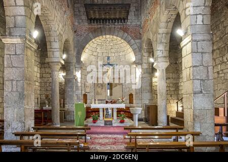 Olbia, Sardaigne / Italie - 2019/07/21: Basilique médiévale du XI siècle de St Simplicio - Basilique San Simplicio - sur la place Piazza San Simplicio en t Banque D'Images